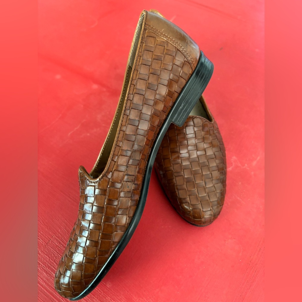 Trotters shoes, size 6N, great condition, very nice for dress or casual.